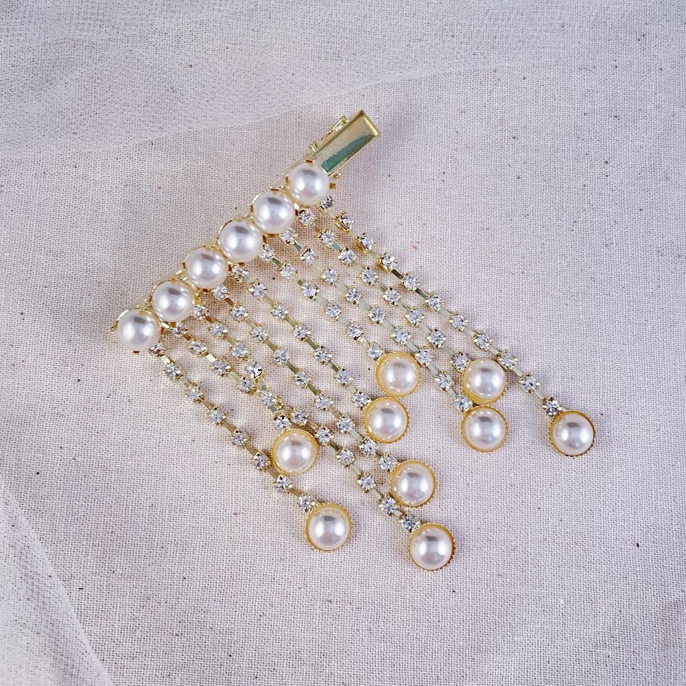 "Finesse" Gold Pearl Drop Hair Clip